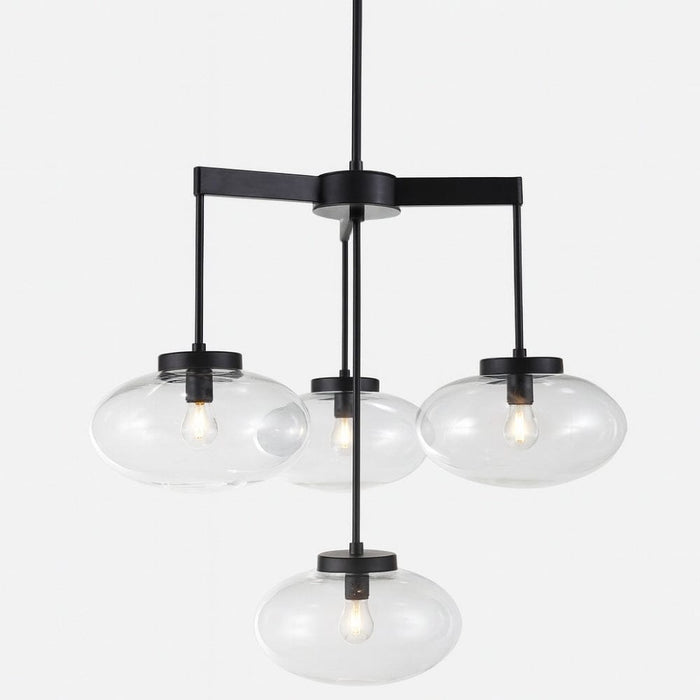 ثريا جوليان بلاك صغيرة